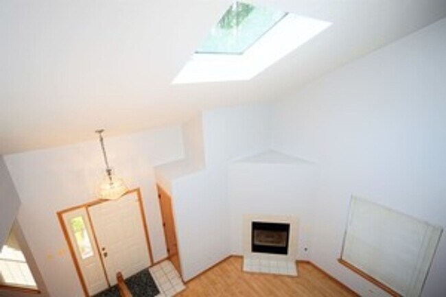 Photo - Beautiful 3 bedroom 2.5 Bathroom townhome