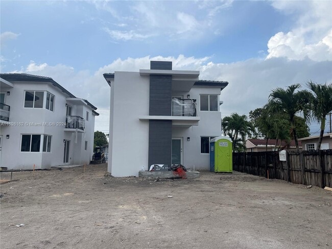 Photo - 461-463 E 16th St