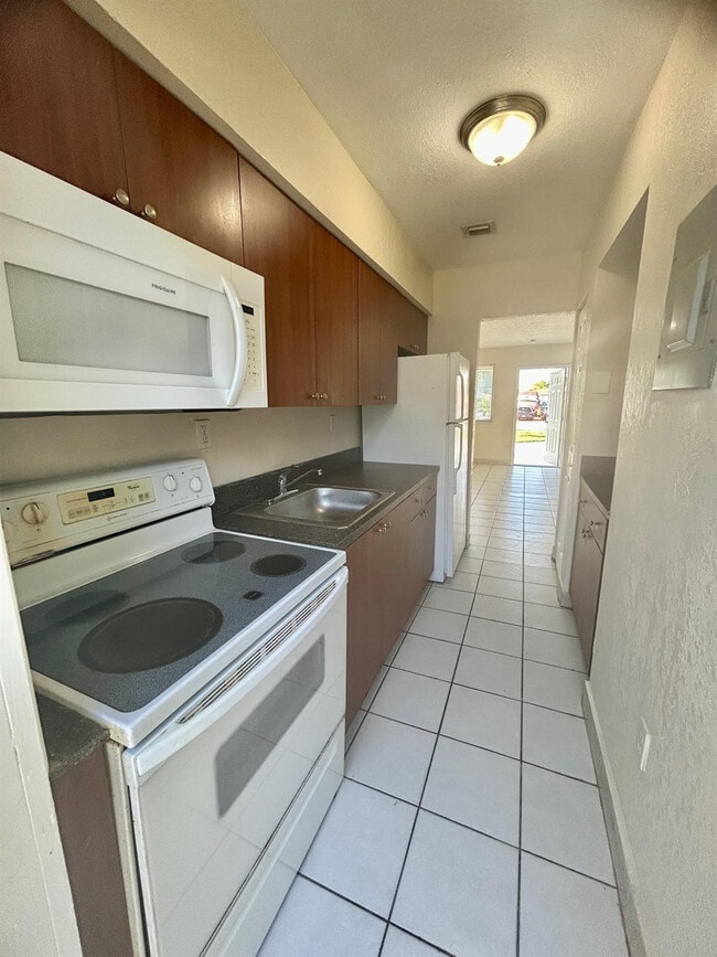 Photo - 7421 Venetian St Unit 5