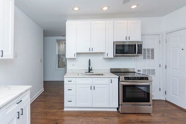 Photo - 1426 N Greenview Ave