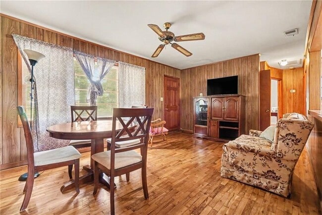 Photo - 3944 Fairburn Rd