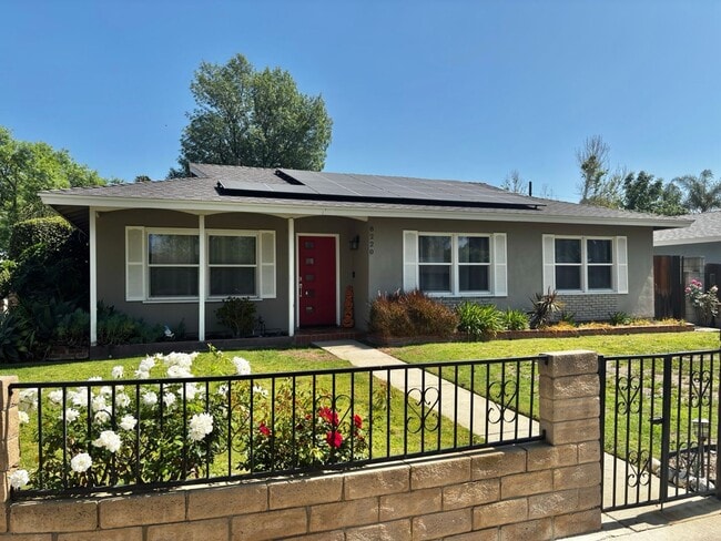 Building Photo - Beautiful 3 Bedroom Home Located in West Hills