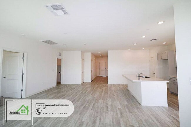 Photo - 3012 Legend Ln