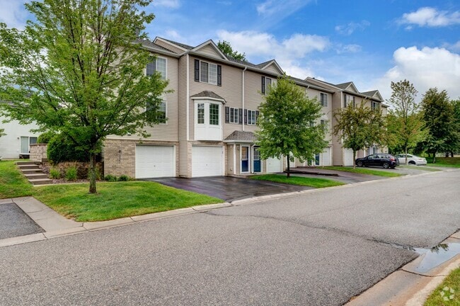 Building Photo - 2965 Village Ct Rental