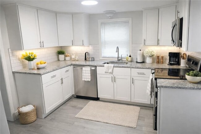 Building Photo - 15 Rock St Unit 1