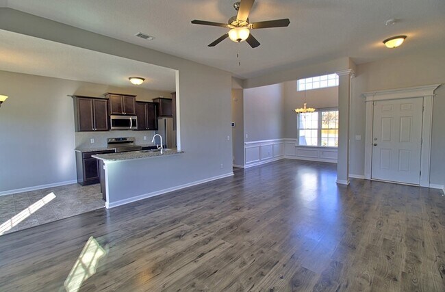 Photo - 136 Summerhill Dr NE