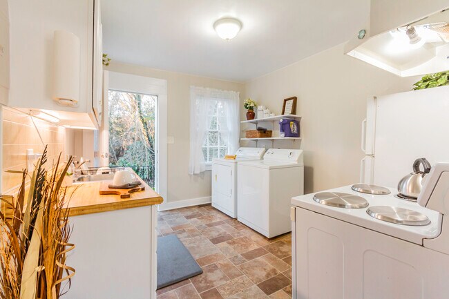 Photo - 1022B Druid Cir House