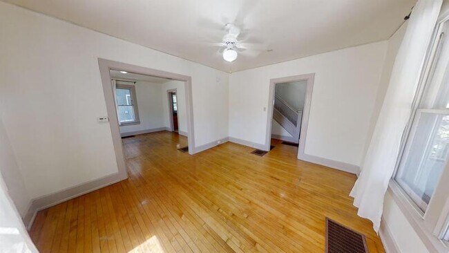 Photo - 564 S Ashley St