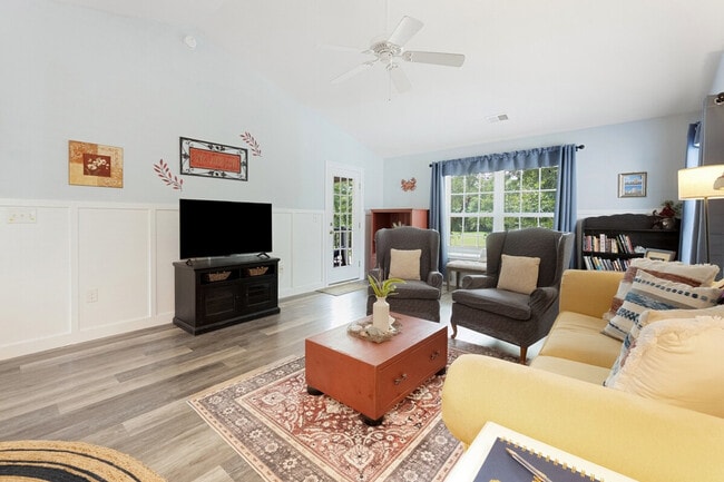 Building Photo - 719 Blue Stem Dr Rental