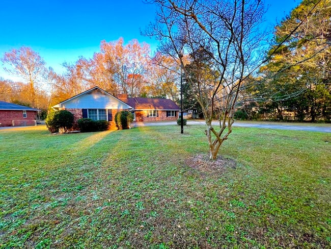 Photo - 2401 Clematis Trl