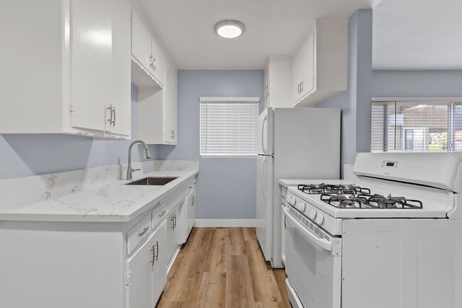 Photo - 621 Cerritos Avenue