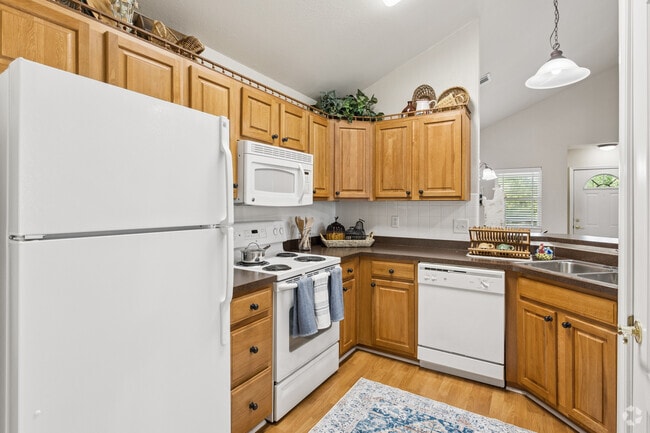 2BR, 2BA - 1,350SF - Kitchen - Lenox Pointe