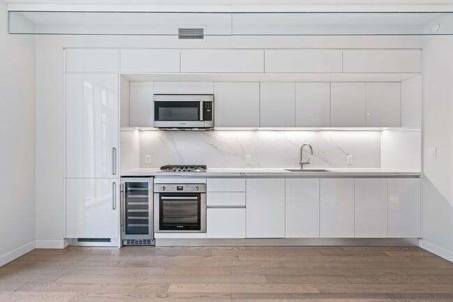 Photo - 505 W 43rd St