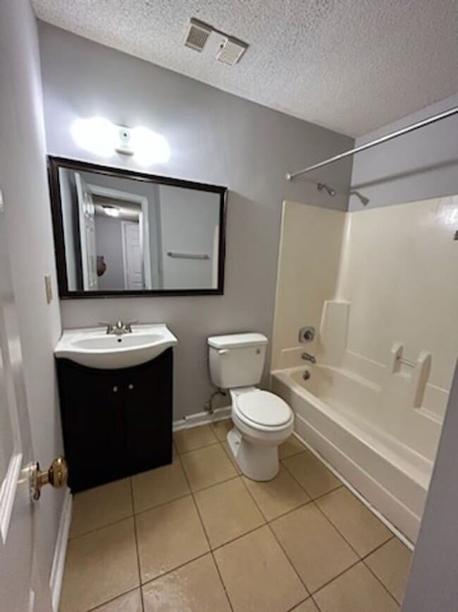 Photo - 1166 Booth Rd SW