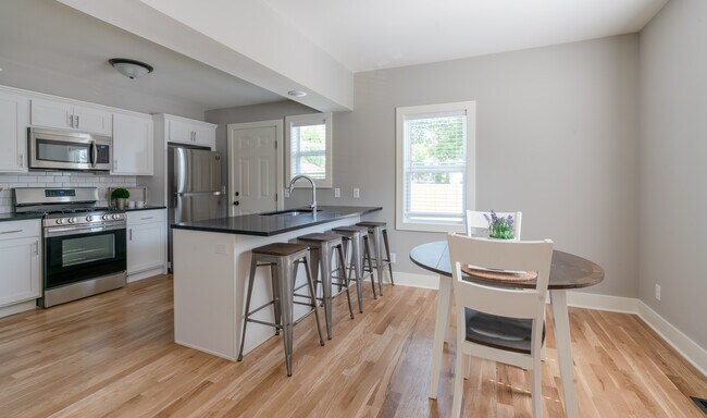 Photo - 627 3rd St NW