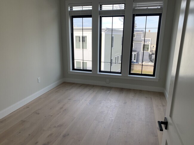 Photo - 157 Everett St