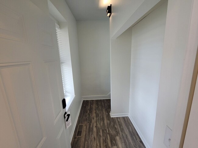 Photo - 510 W 5th St Unidad B Upstairs