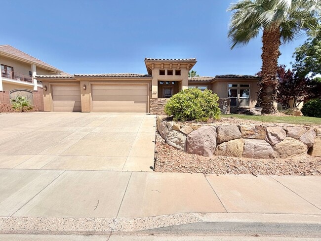 Building Photo - 4 bed, 2 bath home in the quiet and desirable Castle Rock subdivision.  **PET FRIENDLY**