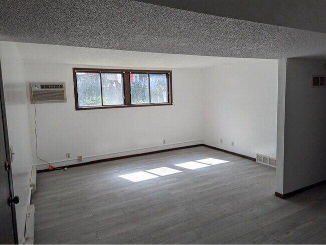 Photo - 909 7th St Unit 1