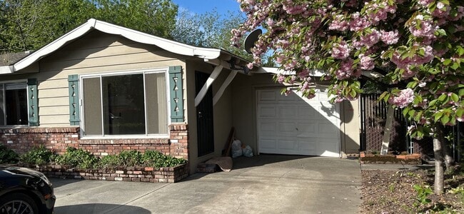 Photo - 1443 N Cherry St