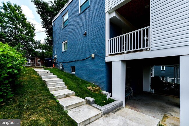Photo - 531 Hilltop Terrace SE