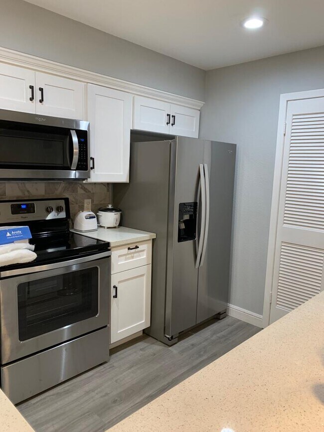 Photo - 1900 Peach Ave