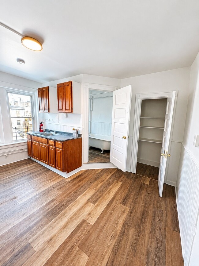 Building Photo - 13 Academy St Unit 3