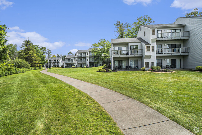 Building Photo - 5705 Creeks Crossing N Unit 5705 Rental