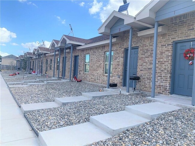 Building Photo - 3300 N Moorefield Rd Unit 8 Rental