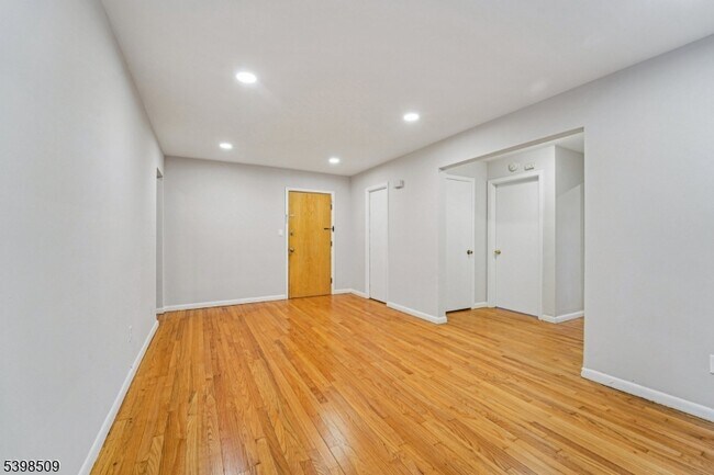 Photo - 357 Franklin St