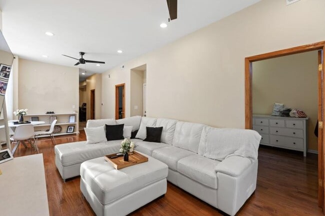 Building Photo - 3 bedroom in Chicago IL 60647 Unit 2