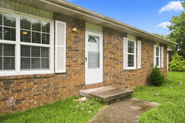 Photo - 511 E Dyann Dr