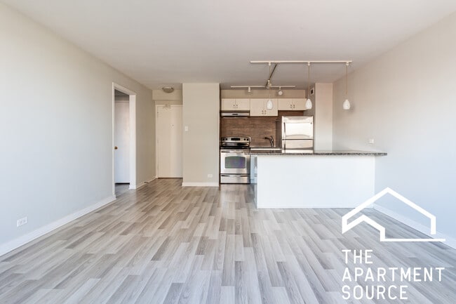 Photo - 445 W Wellington Ave Unit 10H