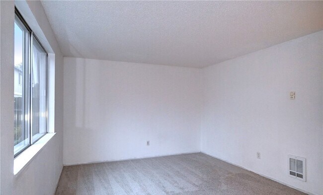 Photo - 10332 15th Avenue Ct E Unidad Townhouse