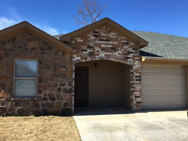 Building Photo - 1307 H G Mosley Pkwy Unit 100 Rental