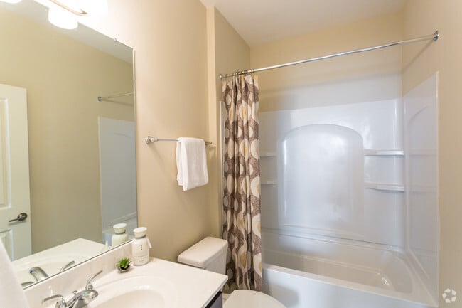 2BR, 2BA - 1060 SF - Bathroom