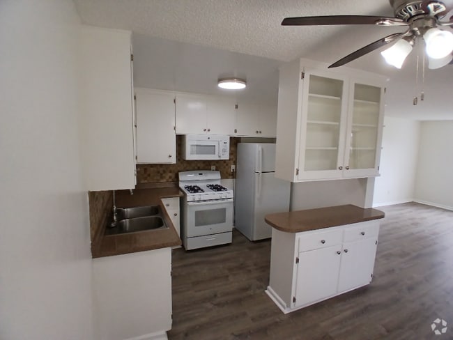 Building Photo - 901 E Madison Ave Rental