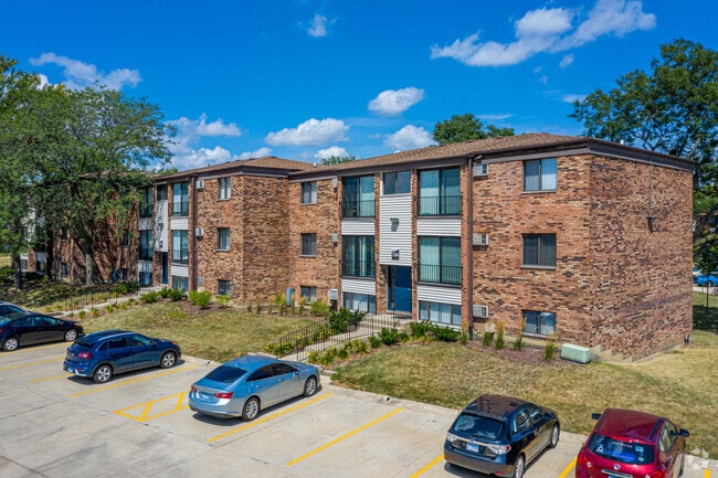 Building Photo - The Flats at Gladstone