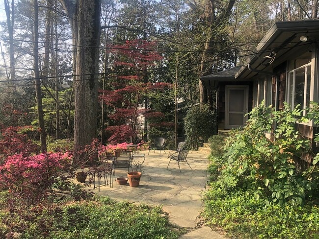 Photo - 796 Wesley Dr NW