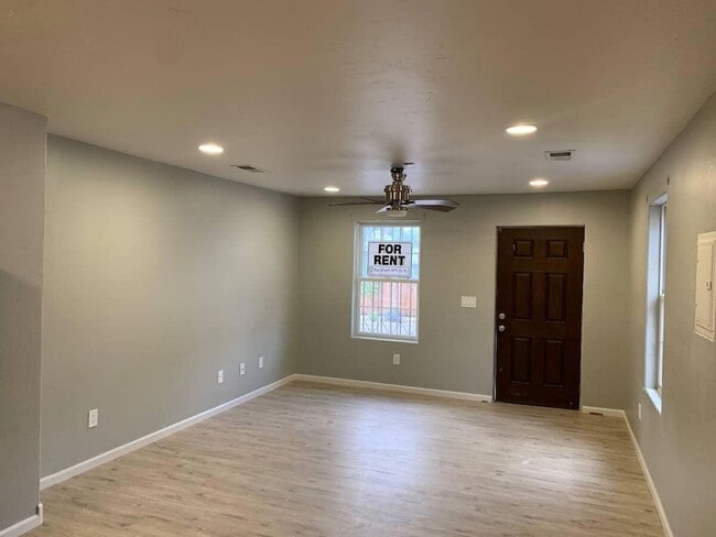 Photo - 508 Coal Ave SE