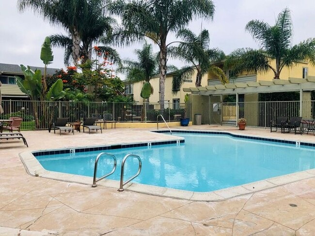 Sunny Top Floor 2BD/2BA Condo in Desirable... - Sunny Top Floor 2BD/2BA Condo in Desirable...