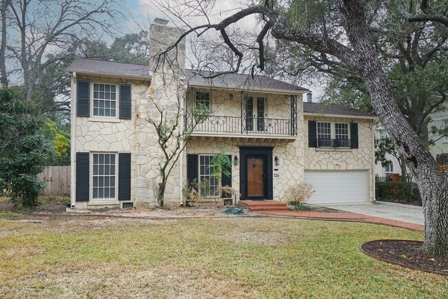 Building Photo - Luxury 4-Bedroom Home with 3,400+ Sq Ft in Prime San Antonio Location