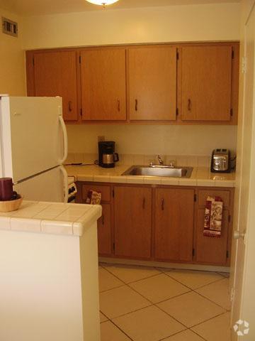 Kitchen - Kendall House Apartments