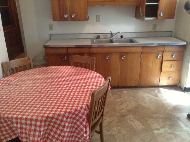 Kitchen - 904 Vine St Unit 904