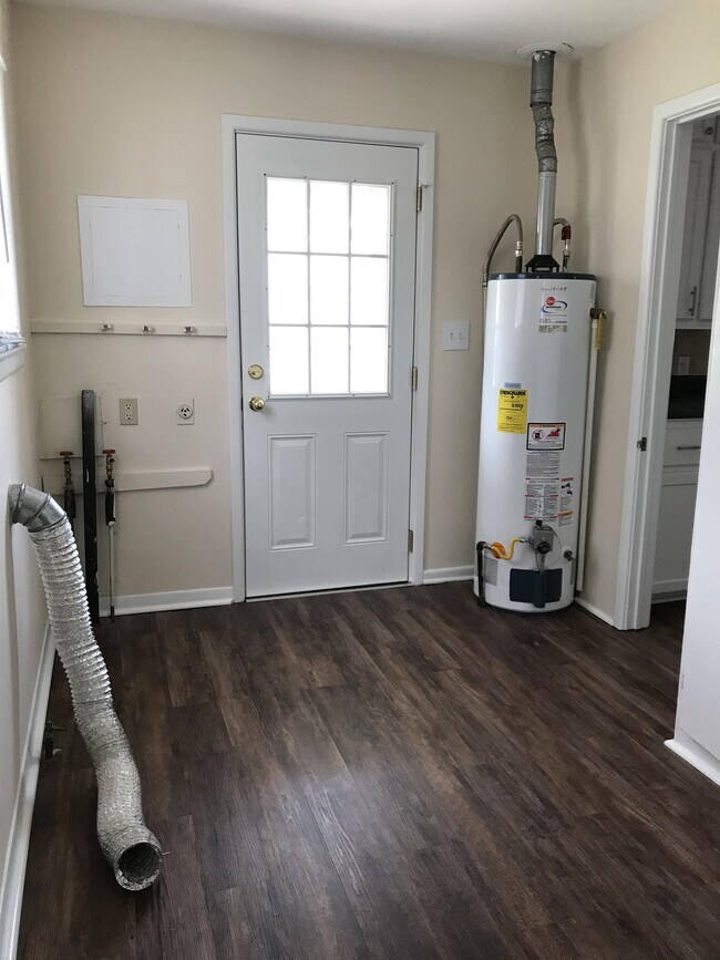 Photo - 503 Isern St