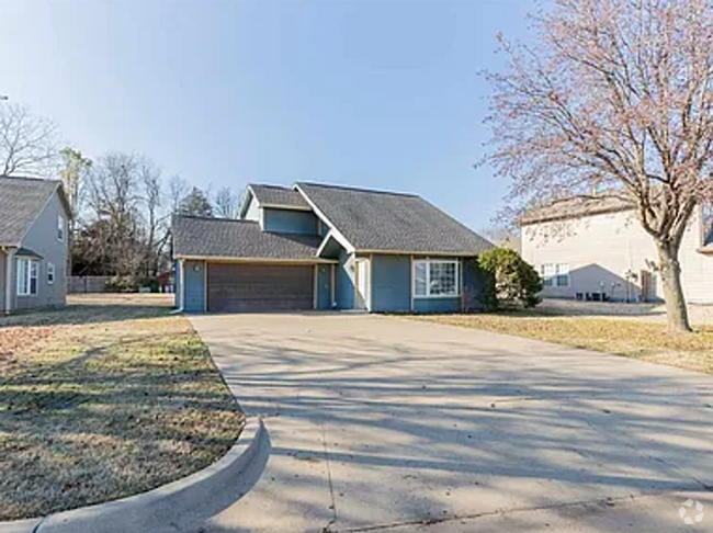 Building Photo - Spacious 3-Bedroom Home Near Oklahoma Stat...