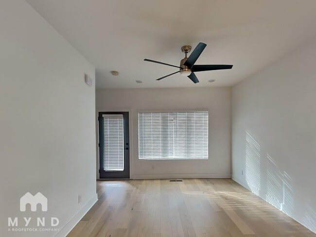 Photo - 1434 Walker Pl SE