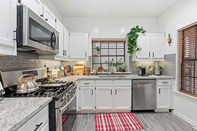 Photo - 10819 Crown Colony Dr