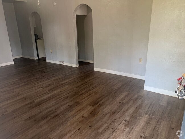 Building Photo - 904 N Grand Ave Unit A Rental