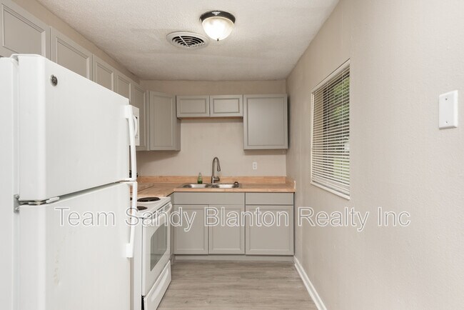 Photo - 6404 Dunbar Rd